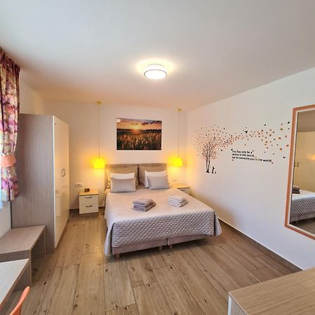 Coloured Rooms สปลิท ภายนอก รูปภาพ