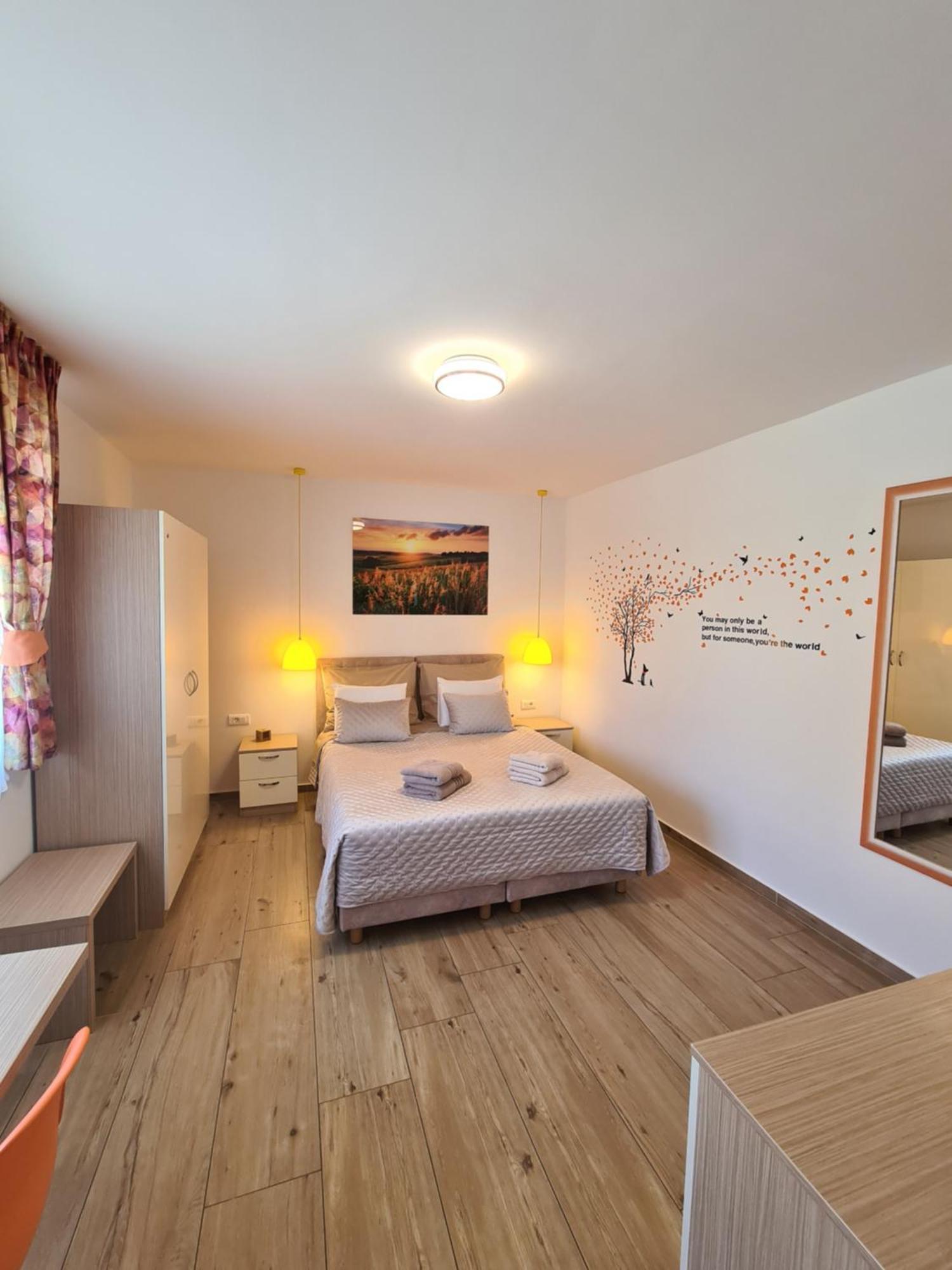 Coloured Rooms สปลิท ภายนอก รูปภาพ