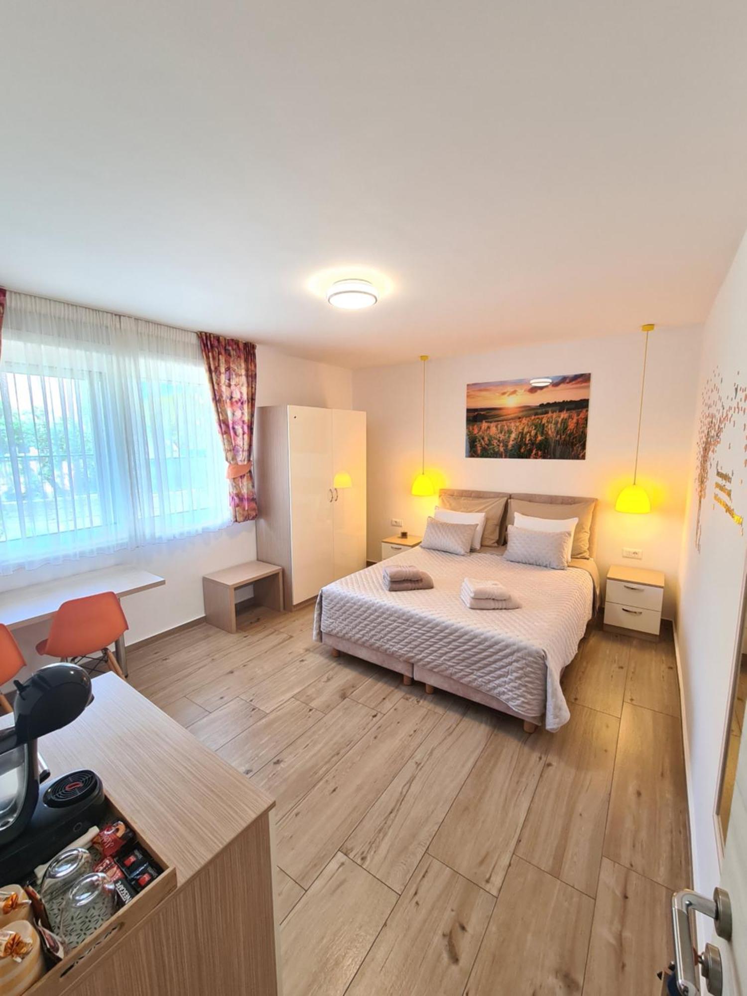 Coloured Rooms สปลิท ภายนอก รูปภาพ
