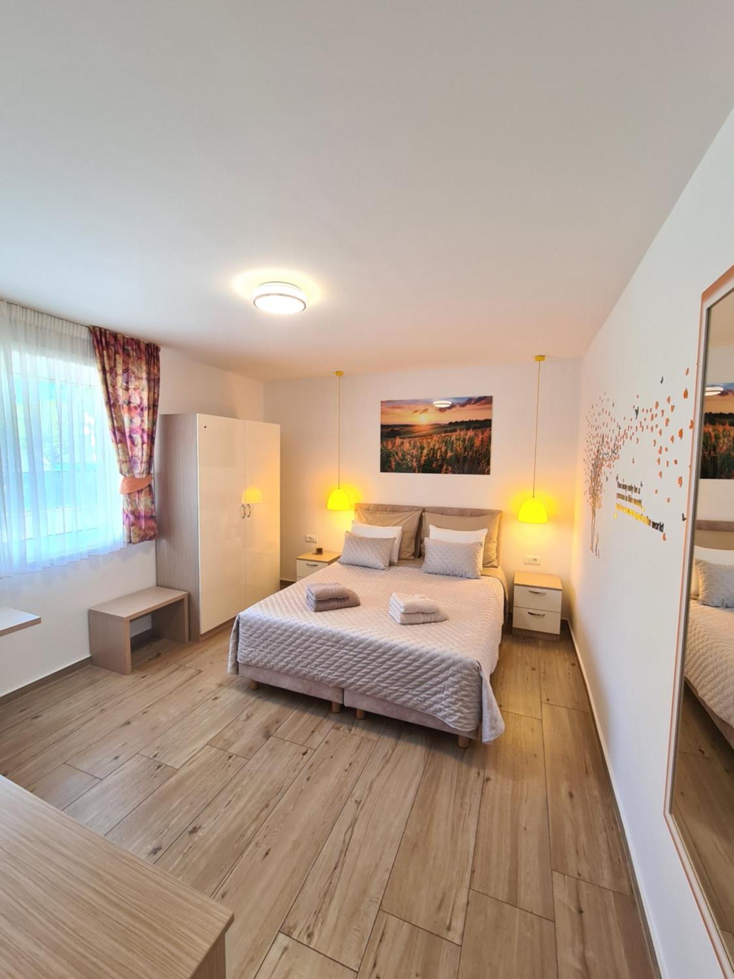 Coloured Rooms สปลิท ภายนอก รูปภาพ