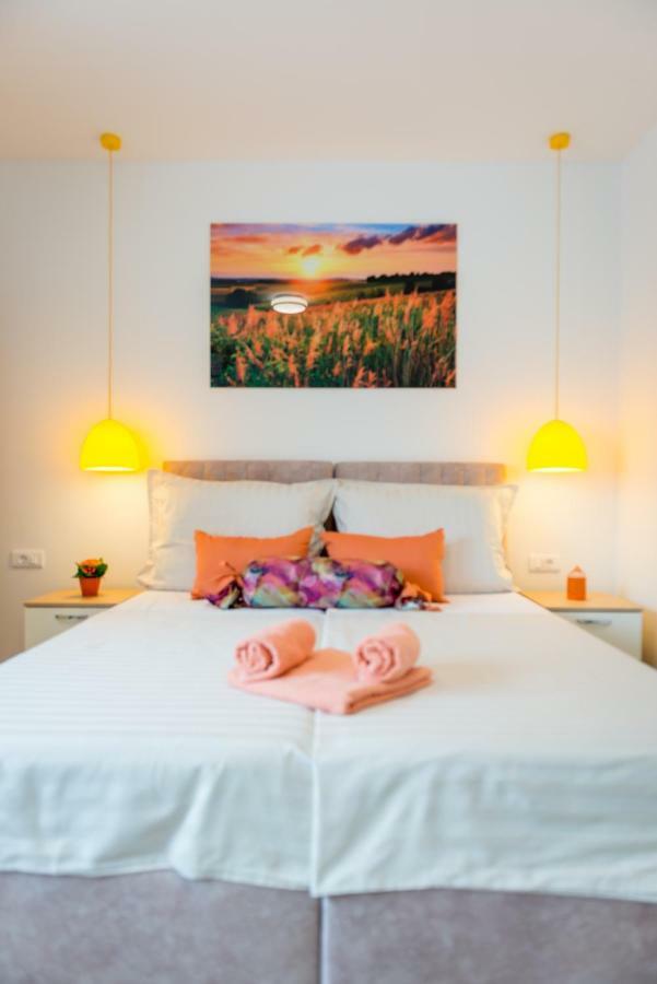 Coloured Rooms สปลิท ภายนอก รูปภาพ